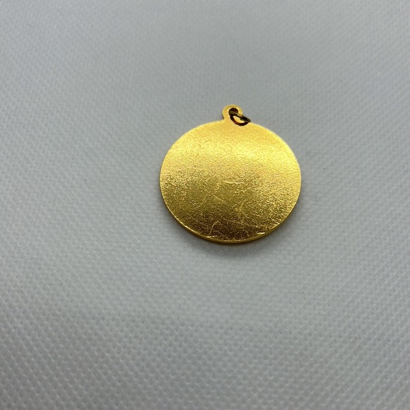TENNIS PENDANT MEDAL GOLD TONE VINTAGE - Picture 6 of 9